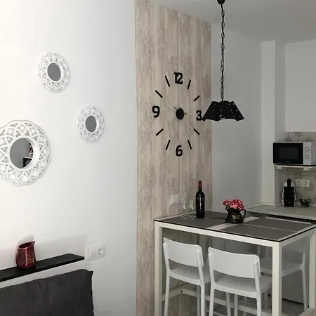 Allo Apartments 